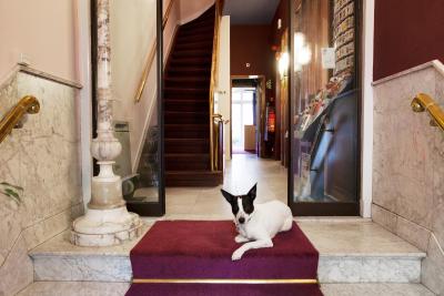 د نایبورز مانلیا