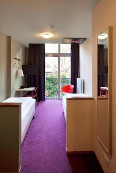 د نایبورز مانلیا