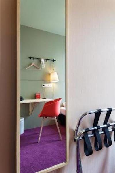 د نایبورز مانلیا