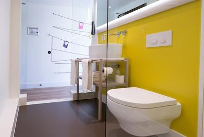 قبیک هتل امستردام وتک