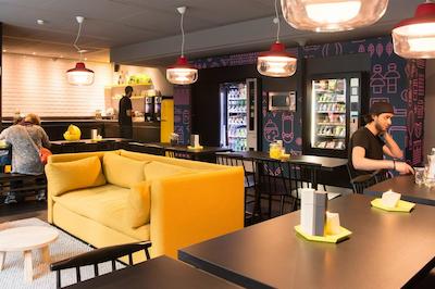 قبیک هتل امستردام وتک