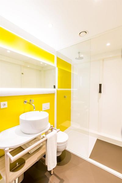 قبیک هتل امستردام وتک