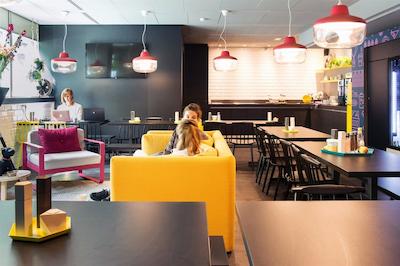 قبیک هتل امستردام وتک