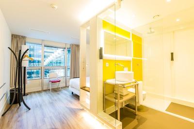 قبیک هتل امستردام وتک