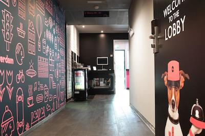 قبیک هتل امستردام وتک