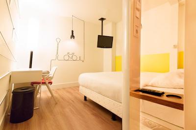 قبیک هتل امستردام وتک