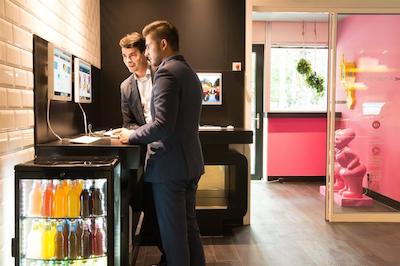 قبیک هتل امستردام وتک