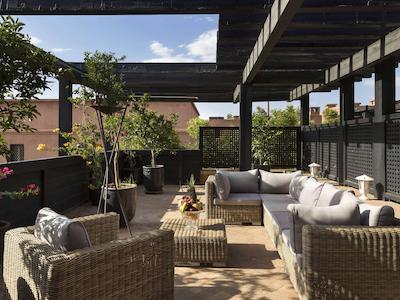 هتل اند ریادز باریر ل ناورا