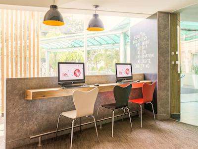 ایبیز گوادالاجارا اکسپو هتل