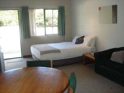 کاراکا تری متل