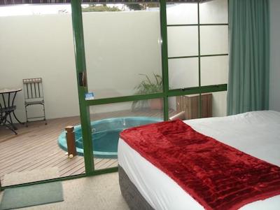 کاراکا تری متل