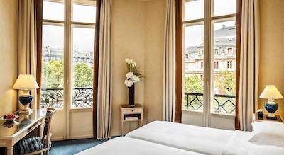 حیات هتل دو لوور