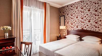 حیات هتل دو لوور