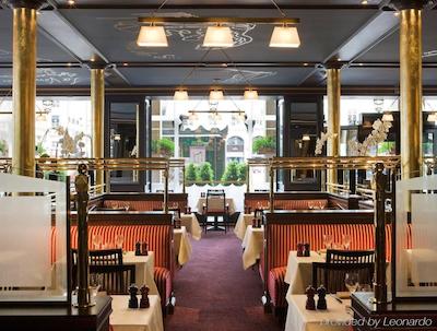 حیات هتل دو لوور