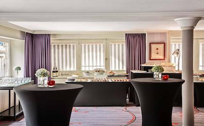 حیات هتل دو لوور