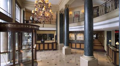 حیات هتل دو لوور