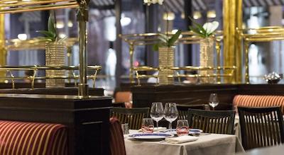 حیات هتل دو لوور