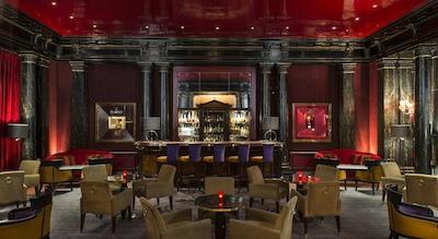 حیات هتل دو لوور