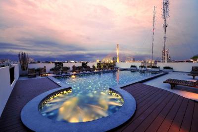 ناوالای ریور ریزورت