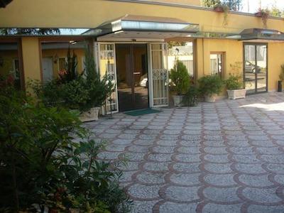 هتل ایل کوادریفگلیو