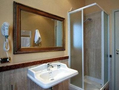 هتل ایل کوادریفگلیو