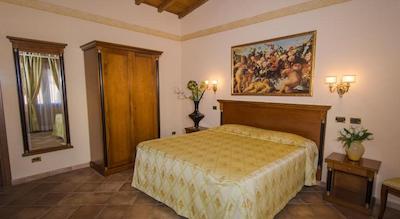 هتل ایل کوادریفگلیو