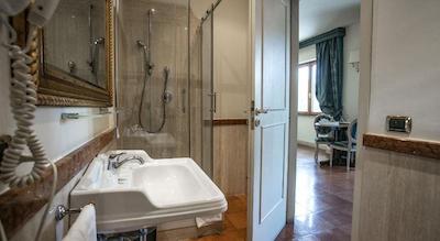 هتل ایل کوادریفگلیو