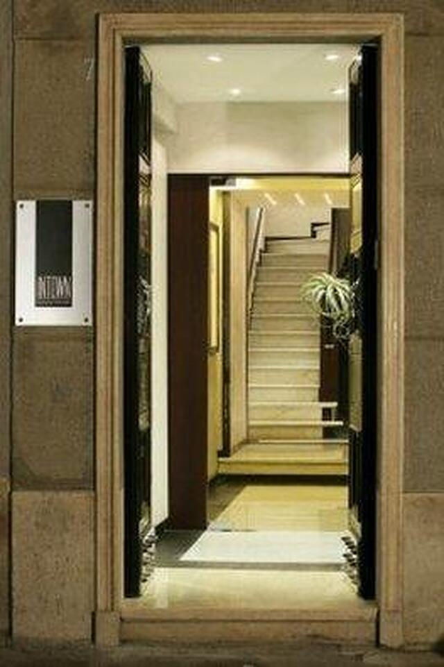 اینتون لوکسوری هوس