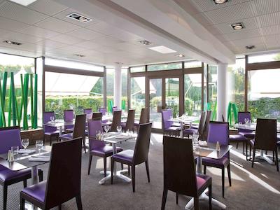 نووتل پاریس کرتیل له لاک