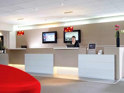 نووتل پاریس کرتیل له لاک