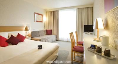 نووتل پاریس کرتیل له لاک