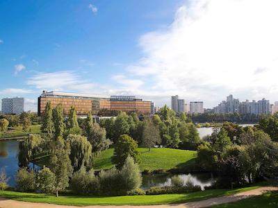 نووتل پاریس کرتیل له لاک