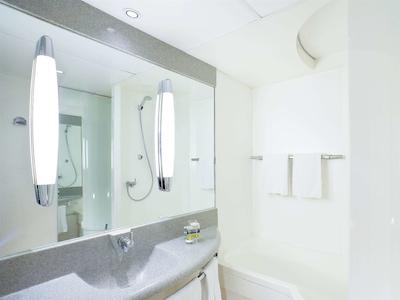 نووتل پاریس کرتیل له لاک