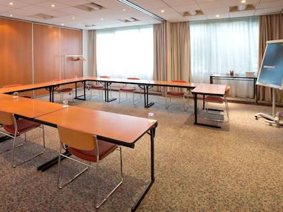 نووتل پاریس کرتیل له لاک