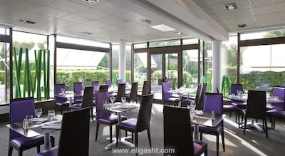 نووتل پاریس کرتیل له لاک