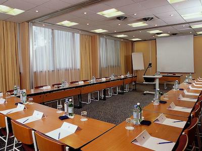 نووتل پاریس کرتیل له لاک