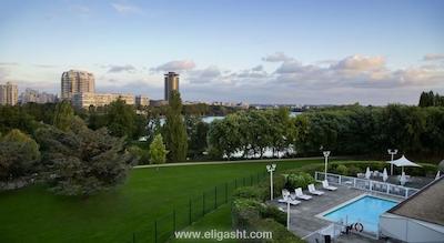 نووتل پاریس کرتیل له لاک