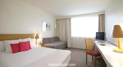 نووتل پاریس کرتیل له لاک