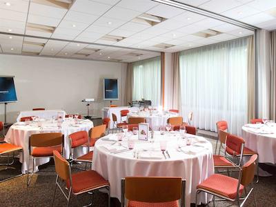 نووتل پاریس کرتیل له لاک