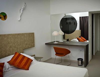 هتل کریستالو