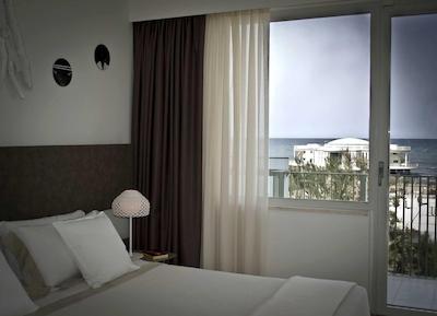 هتل کریستالو