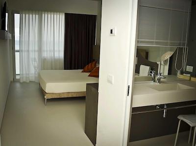 هتل کریستالو