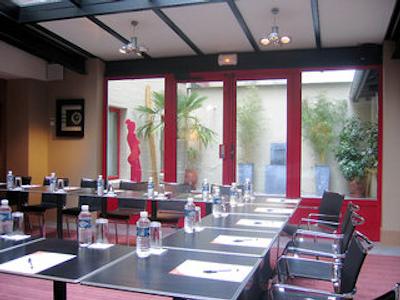 اوشنیا پاریس پورت د ورسای