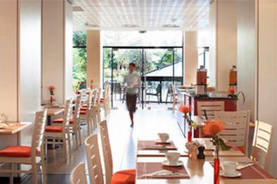 اوشنیا پاریس پورت د ورسای