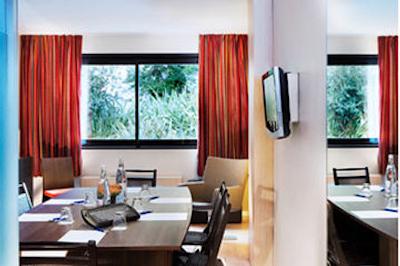 اوشنیا پاریس پورت د ورسای