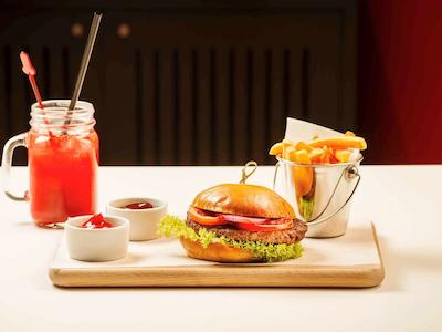 هتل ایبیز پزنان استار میاستو