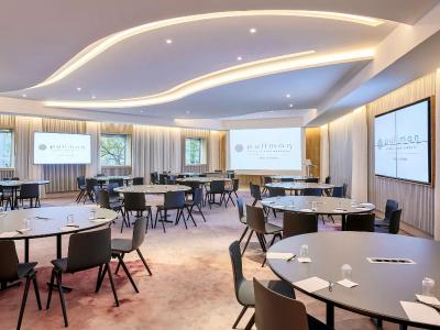 پولمن پاریس لا دفنس