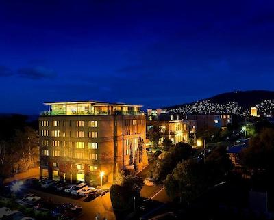 لنا اُف هبارت