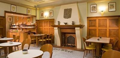 تیمهتل پالایس رویال