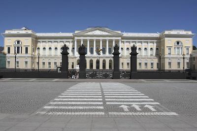 هتل آر ای نوسکی 44